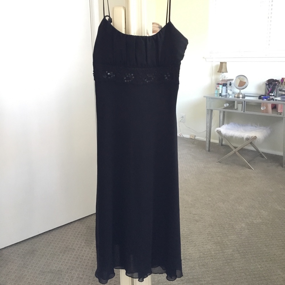 Lace & sequin LBD - Picture 4 of 7